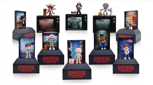 Stranger Things figurák és kiegészítők meglepetés dobozban, 12 féle